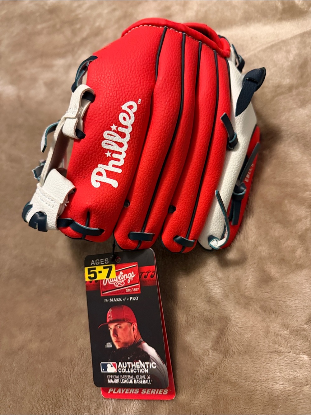 Rawlings Phillies baseball glove for kids ages 5-7